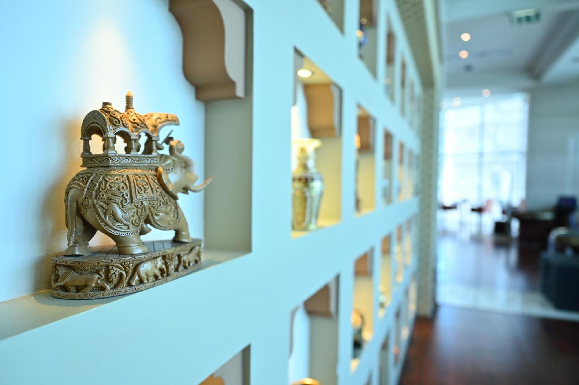Ramee Grand Hotel And Spa Manama Exterior photo Interior of the hotel