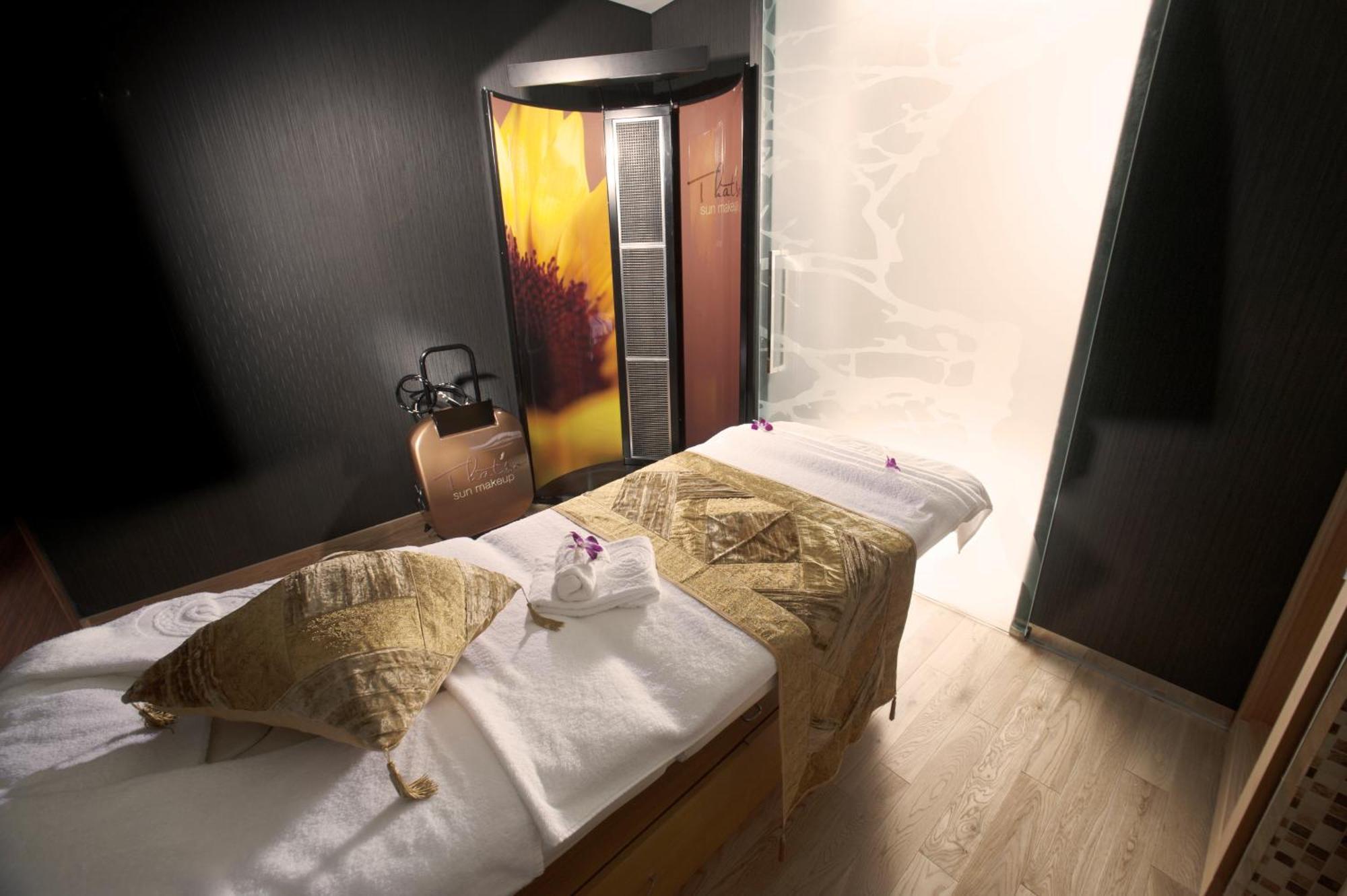 Ramee Grand Hotel And Spa Manama Exterior photo A spa treatment room