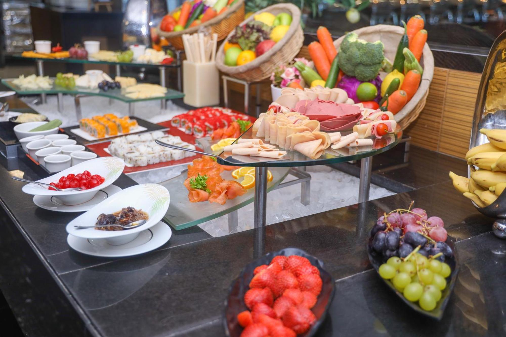 Ramee Grand Hotel And Spa Manama Exterior photo A buffet at a hotel