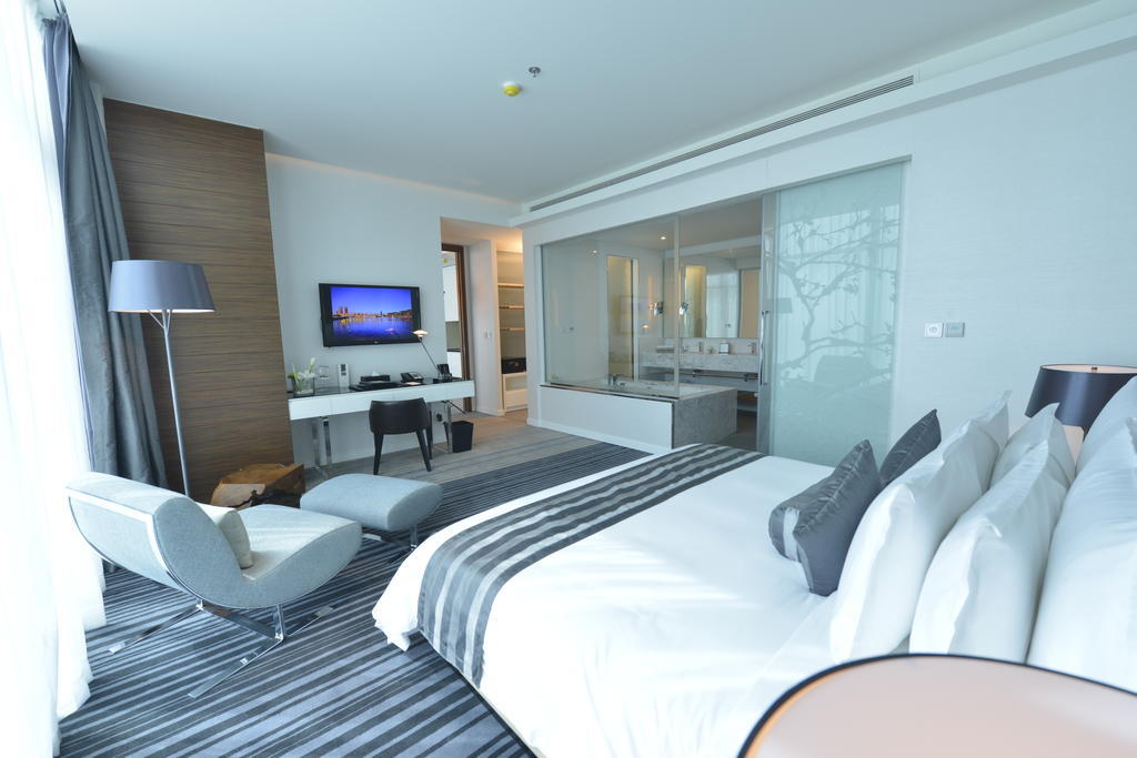 Ramee Grand Hotel And Spa Manama Room photo Deluxe room