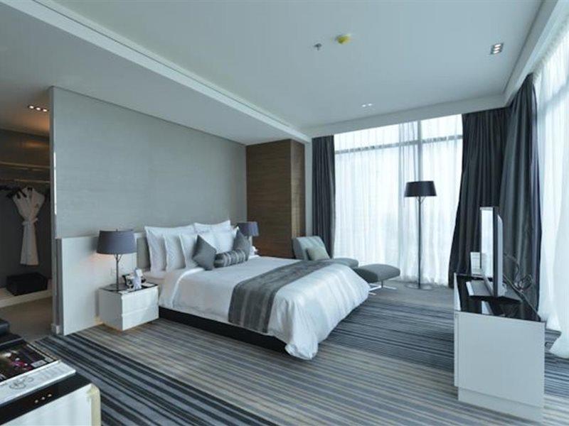 Ramee Grand Hotel And Spa Manama Exterior photo A bedroom