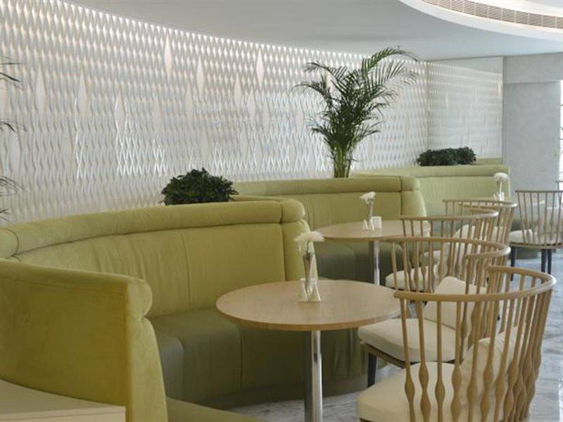 Ramee Grand Hotel And Spa Manama Exterior photo The interior of the lounge